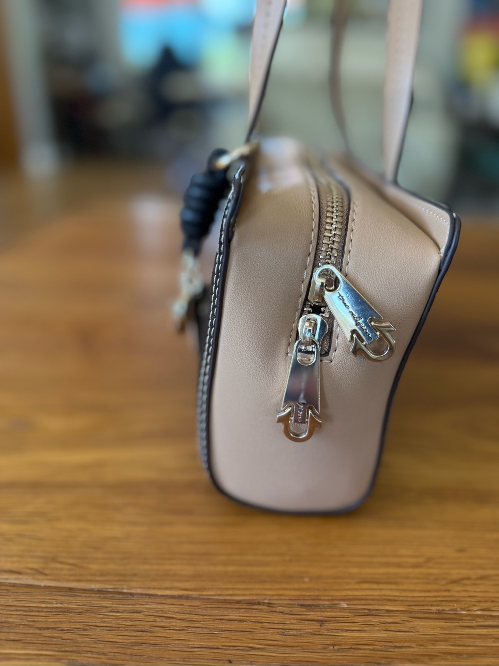 True Religion Shoulder Bag. - Picture 5 of 10